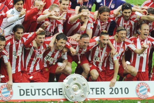 El Bayern Munich se levantó oficialmente como el Campeón de la Bundesliga 2010 con un triunfo contundente.
