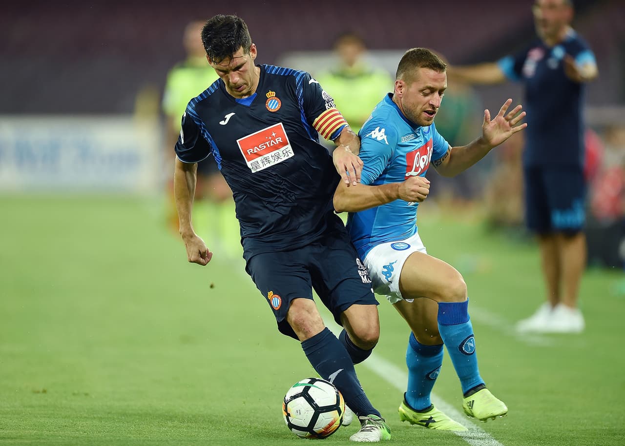 <b>Javi López es capitán y figura en el Espanyol de Rubí,</b> que está sorprendiendo a todos al ocupar los primeros lugares de La Liga 2018-2019. Juega como central, lateral o mediocentro.