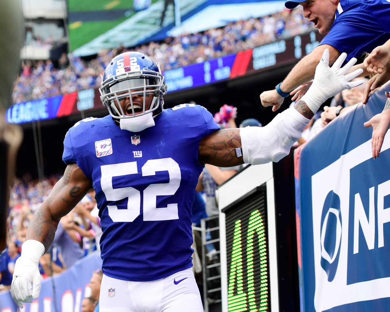 El partido arrancó con un safety tras una jugada descontrolada de Philip Rivers en su zona de anotación.