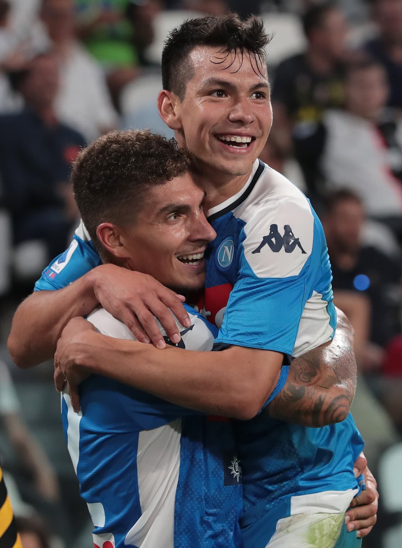 Así fue el efusivo festejo de los napolitanos al momento de empatar el marcador luego de ir perdiendo por tres goles en el segundo tiempo.