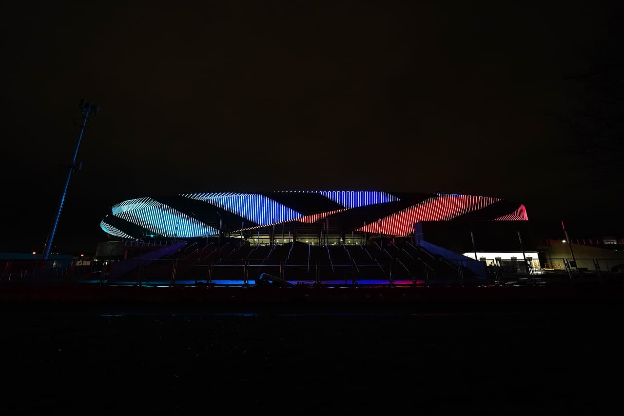 Las posibilidades técnicas de proyectar imágenes en la superficie exterior del estadio son enormes.
<br>