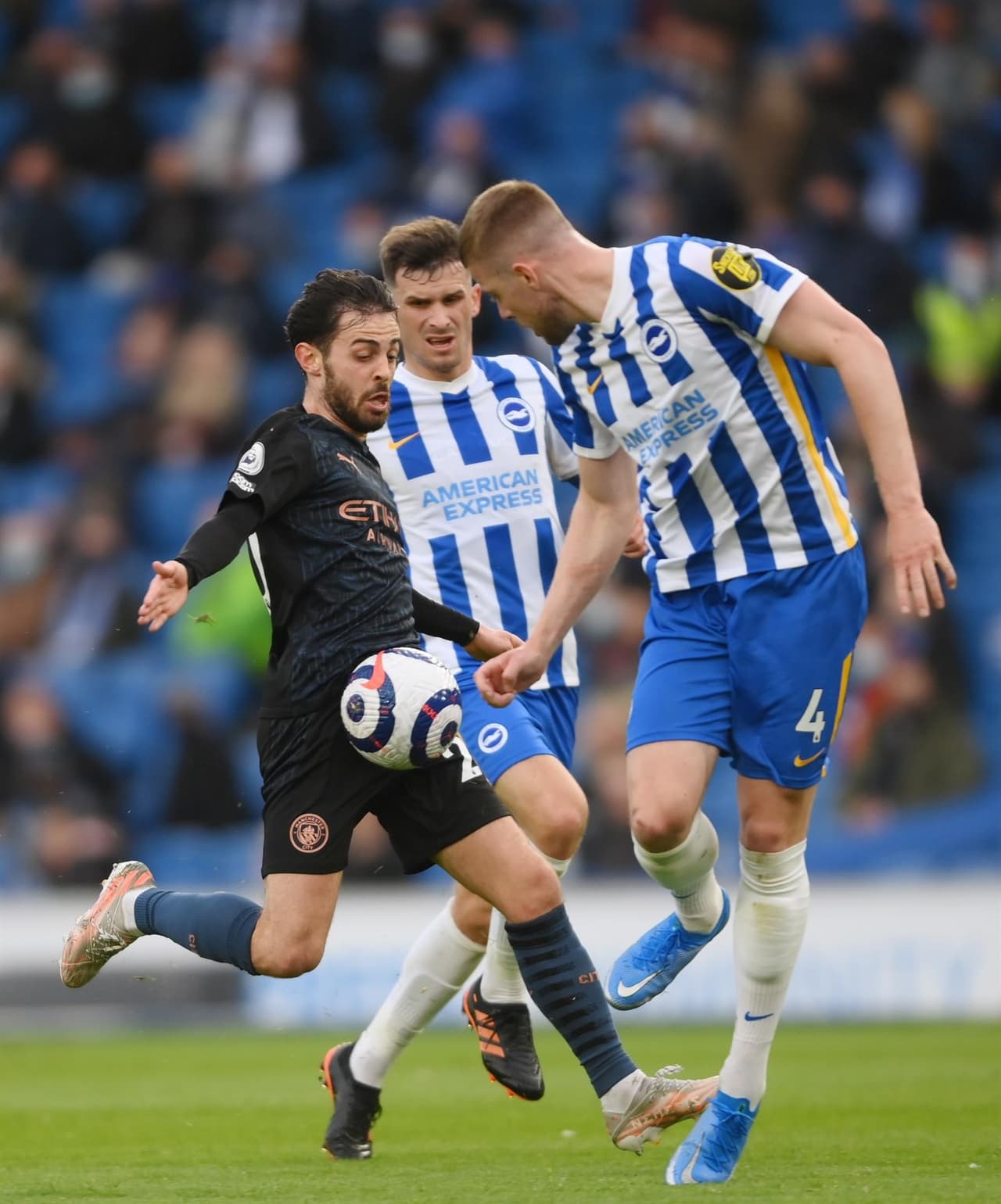 ¡Qué remontada! Tras ir perdiendo 0-2 ante el Manchester City, Brighton and Hove Albion hizo lo que nunca había hecho y derrotó a los de Pep Guardiola 3-2 en la penúltima fecha de la Premier League. Gundogan y Phil Foden le daban la victoria parcial a los 'cityzens', pero Trossard, Webster y Burn le dieron la alegría más grande al equipo local.