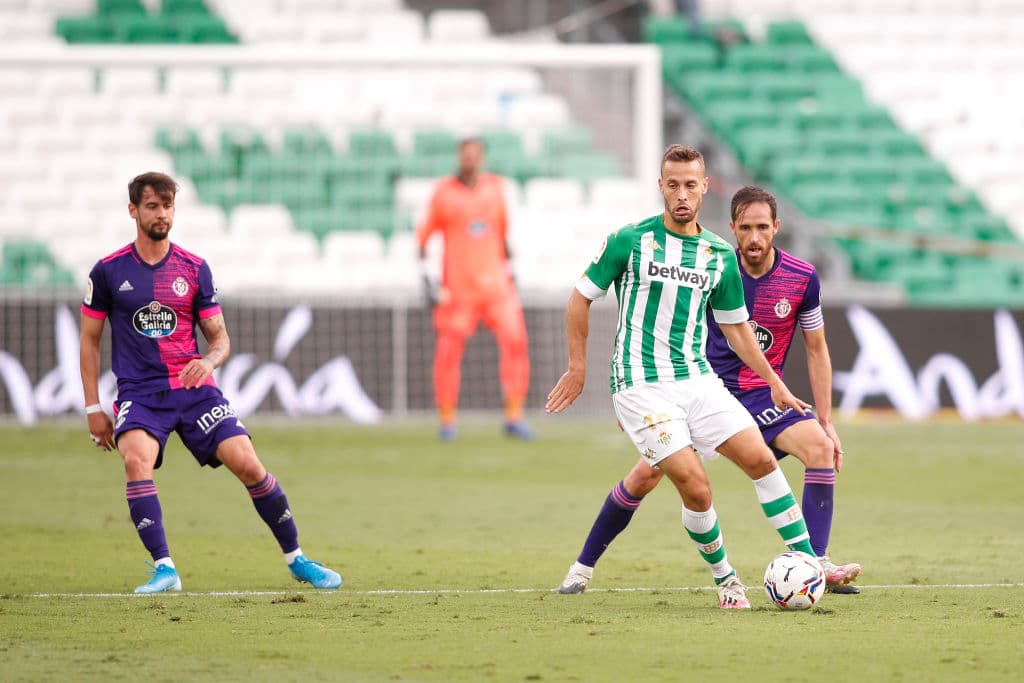 Fekir cobra penalti y pone arriba al Betis.