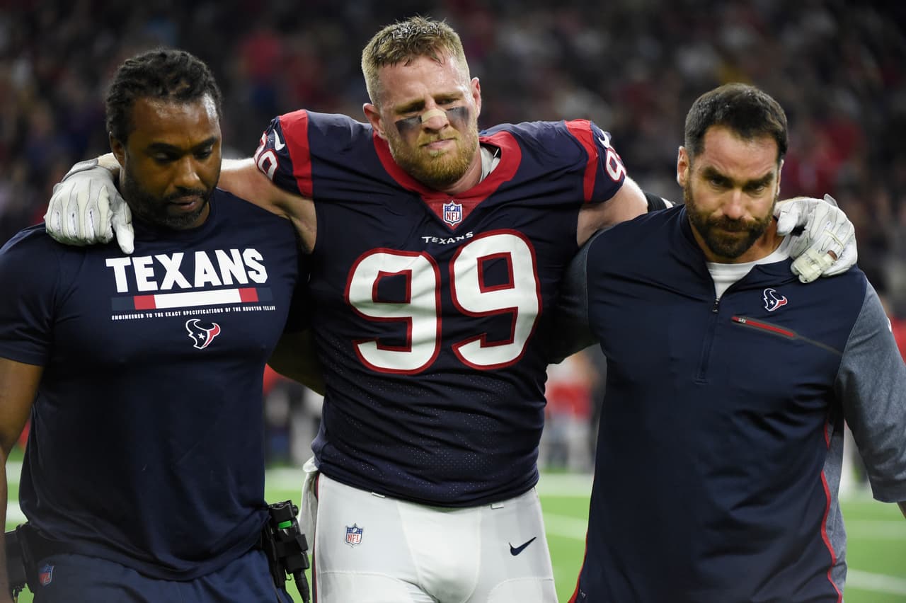Para mala fortuna, el NRG Stadium vio caer al mejor de sus soldados. J.J. Watt salió muy lastimado y tuvo que dejar el partido por una rotura en la rodilla. Más tarde se confirmaría que -por segundo año consecutivo- el ala defensiva de los Texans se pierde la temporada.