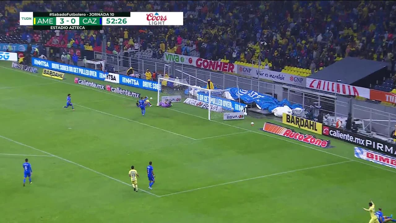 ¡GOL!  anota para América. Henry Martín