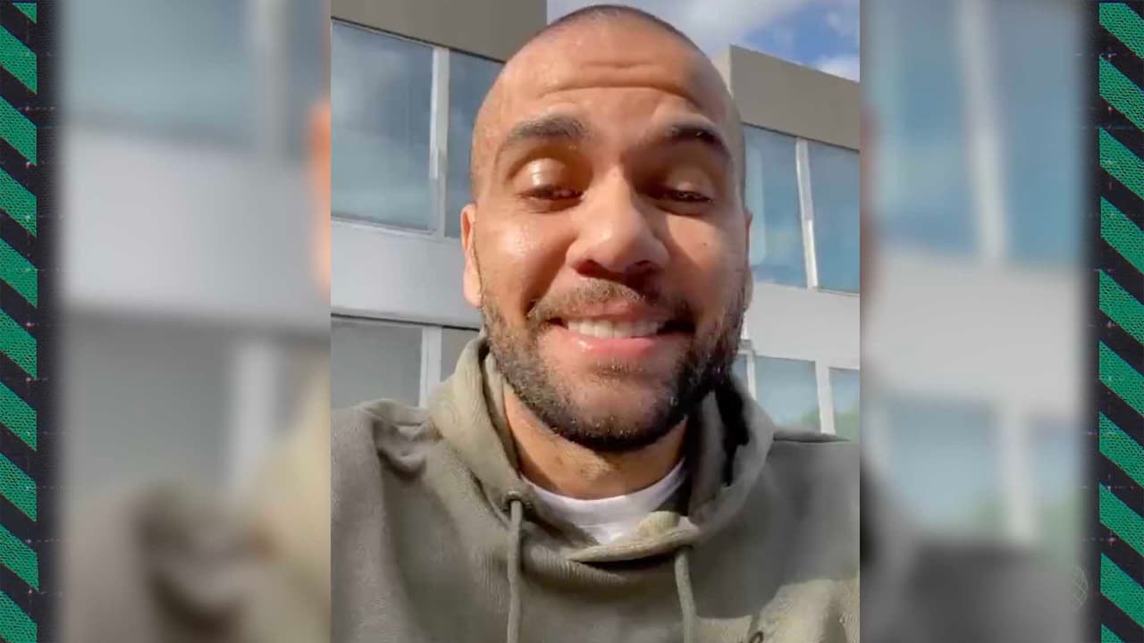 Dani Alves ya está en Barcelona y quiere reconstruir el Barça