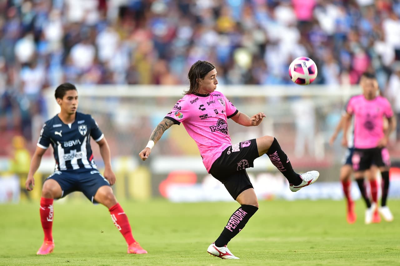 Con el solitario gol de Erik Vera, Querétaro logra imponerse 1-0 ante un poderoso Monterrey.