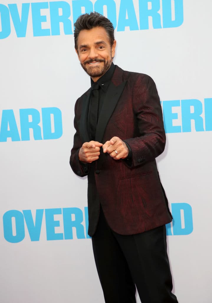 Olivia es una actriz de cine que le pide a Antonio que se haga pasar por su amante.
<br>