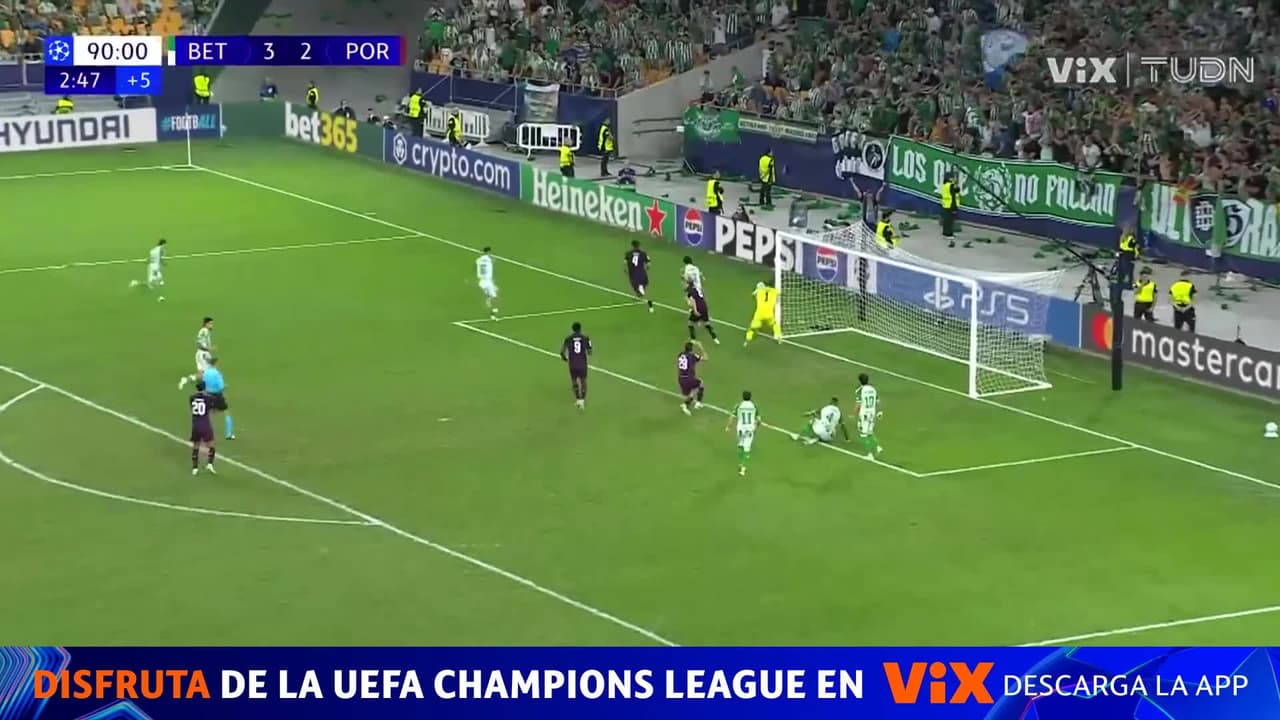 ¡No puede ser, Santi remata pero el guardameta ataja y le niega el gol!