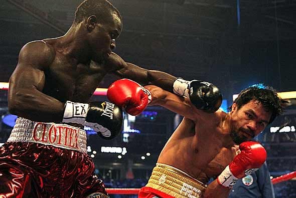 Clottey quería arrebatar el cetro welter OMB que el filipino arresgaba por primera vez.