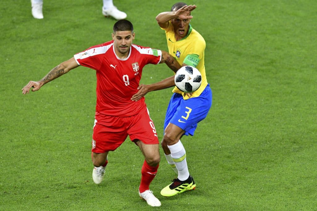 Serbia buscó por medio de sus atacantes la igualdad, pero se tuvo que resignar a irse abajo del marcador a descanso.