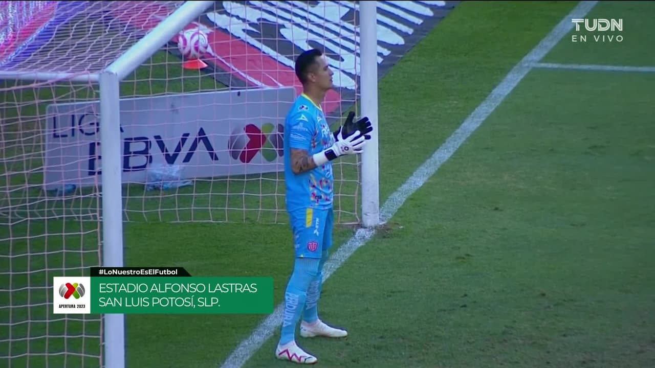 Arranca el partido y la pelota está en juego.