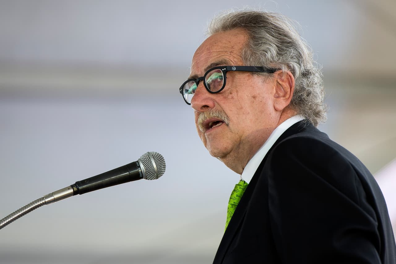 Decio de María: “Dejemos a un lado el fútbol y enfoquémonos en ayudar”