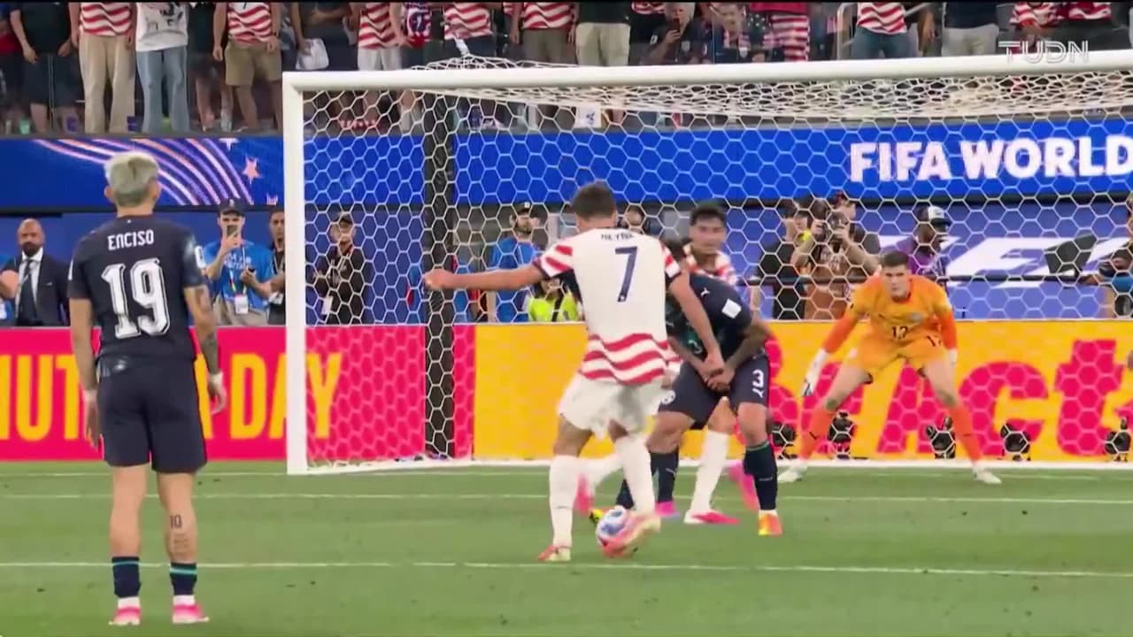 ¡Giovanni Reyna acaba de hacer un golazo de tres dedos vs. Paraguay y sella la goleada!