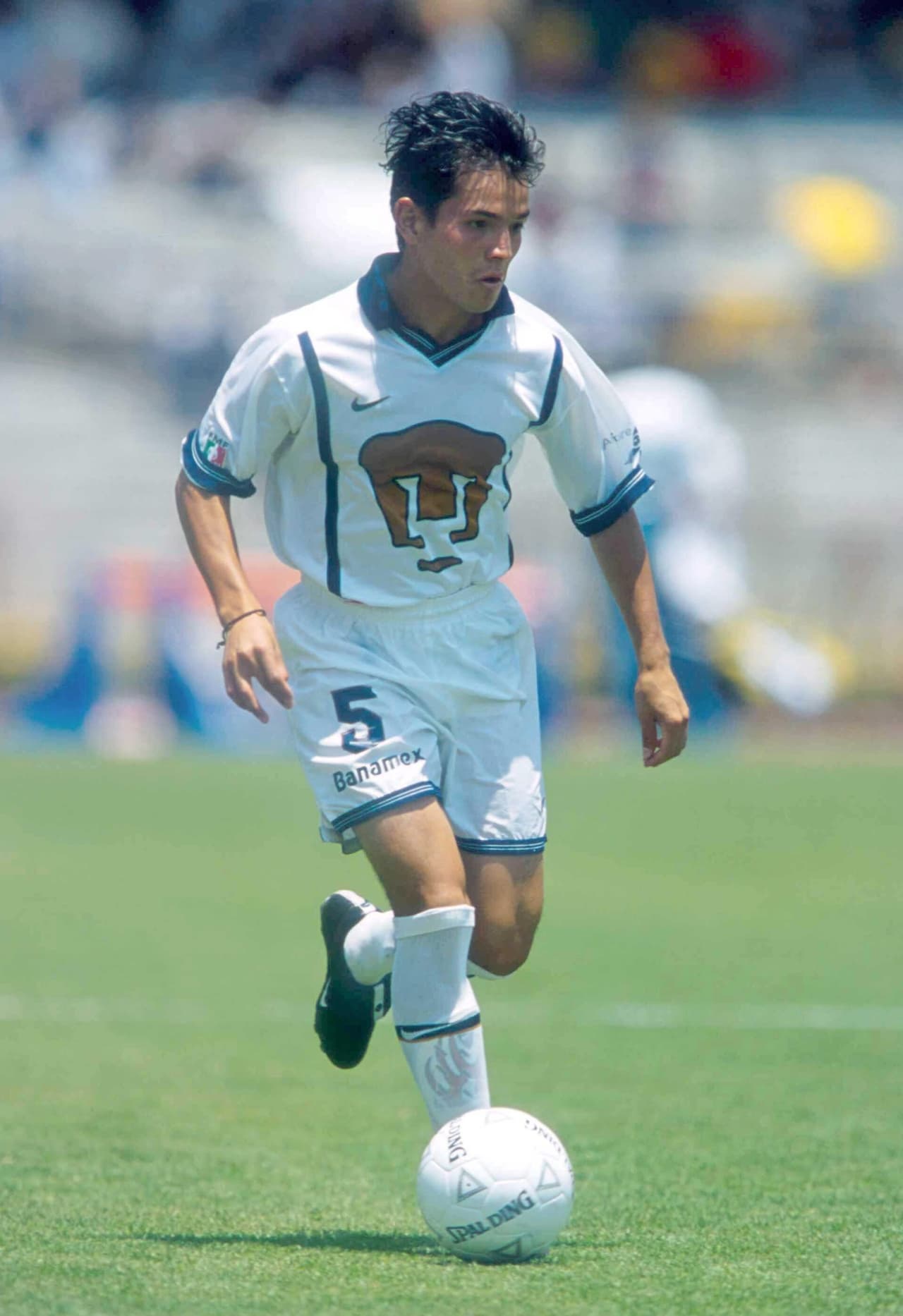 Israel López también hizo el recorrido desde Pumas. Hizo su presentación en 1993, donde se mantuvo hasta el 2001.