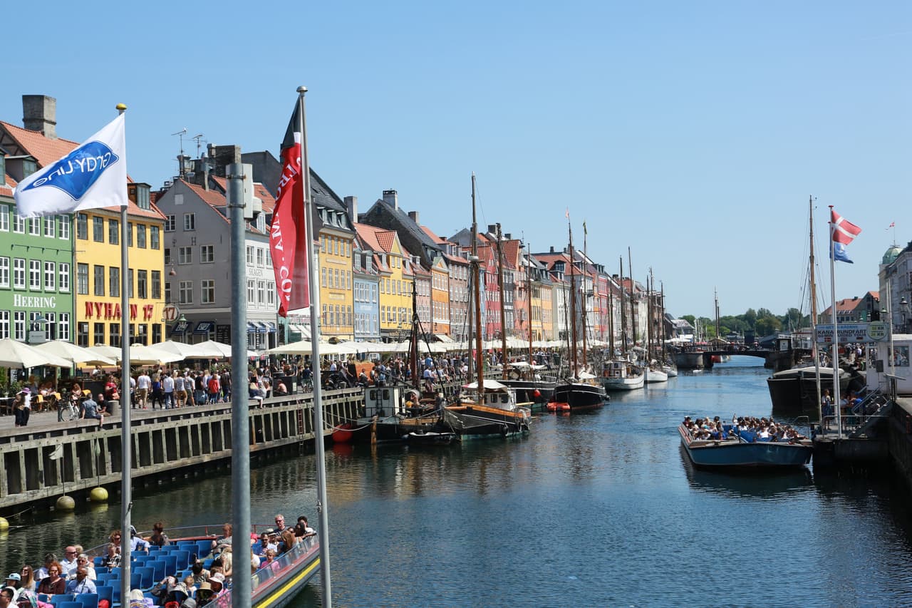 Copenhague es la capital de Dinamarca y es considerada la ciudad más feliz del mundo.