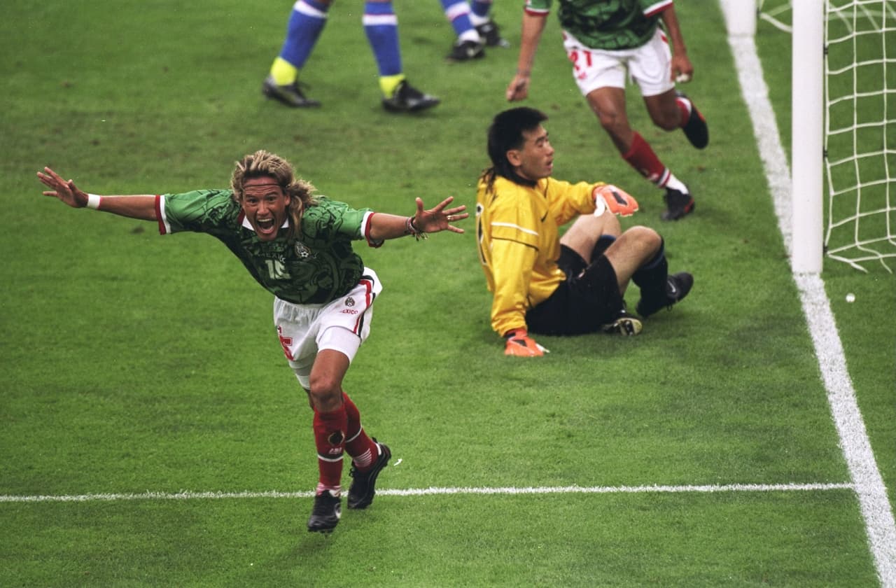 En Francia 98, Corea del Sur, Bélgica y Japón fueron el reto mexicano. El 'Tri' arrancó con pie derecho al vencer 3-1 a los asiáticos, equipo débil, y tomar la delantera del grupo E (de nuevo).