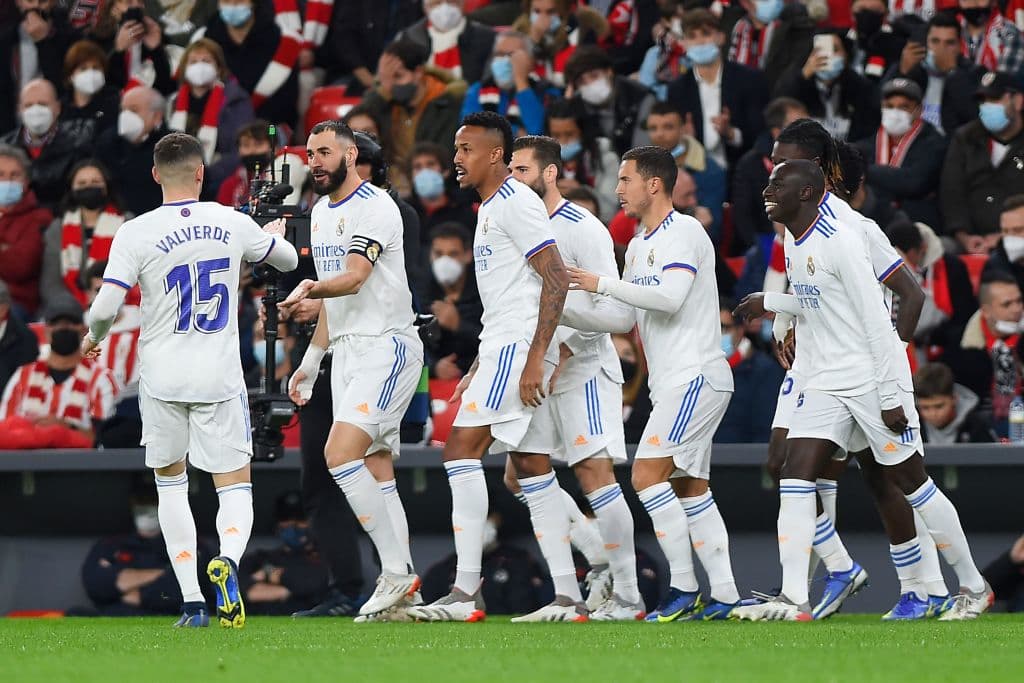 karim Benzema se echa el equipo al honbro y su doblete en los primero 10 minutos de partido le dan los puntos al Madrid luego de vencer 1-2 al Athletic de Bilabo.