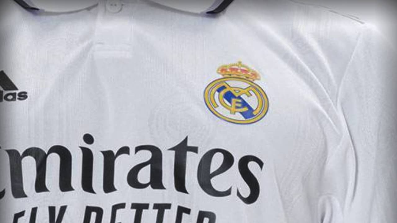 Real Madrid presenta playera por 120 años con leyendas y figuras