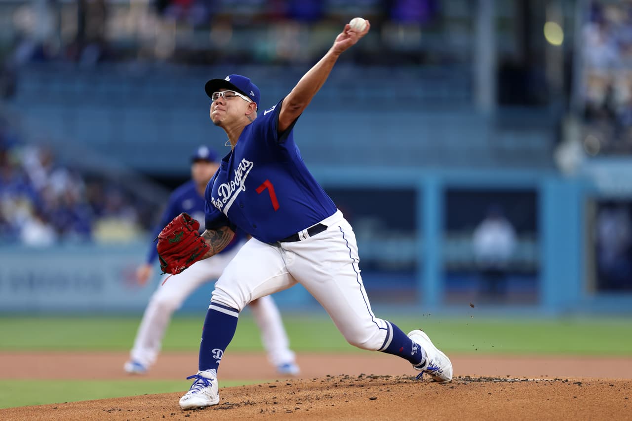 Julio Urías encabeza paliza de Los Angeles Dodgers sobre Harper y Phillis 