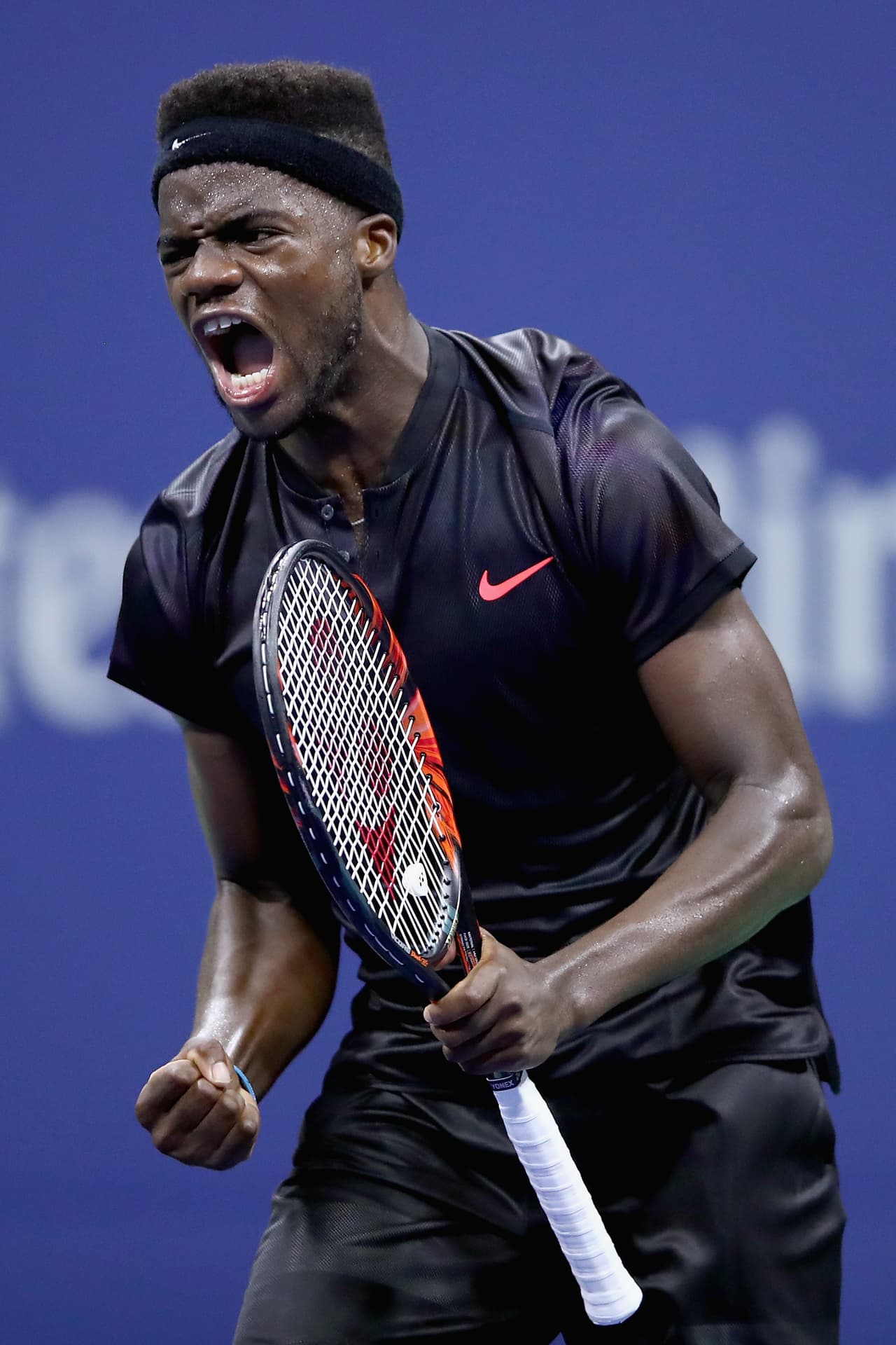 Finalmente los errores y la falta de experiencia del norteamericano lo llevaron a cometer errores en el quinto y definitivo.