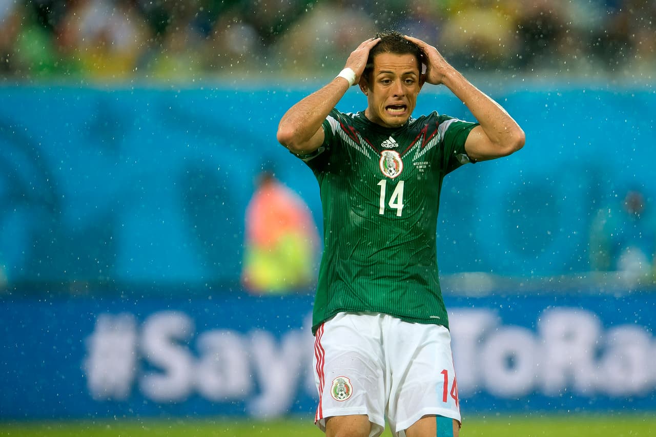 Ante Camerún en el primer partido de Brasil 2014, Hernández falló otra ocasión increible ante marco abierto que le costó la titularidad frente a Oribe Peralta.