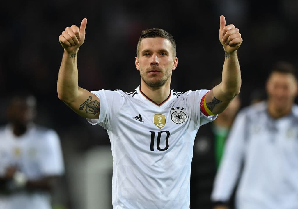 Podolski se despide de la selección alemana con golazo y victoria sobre Inglaterra