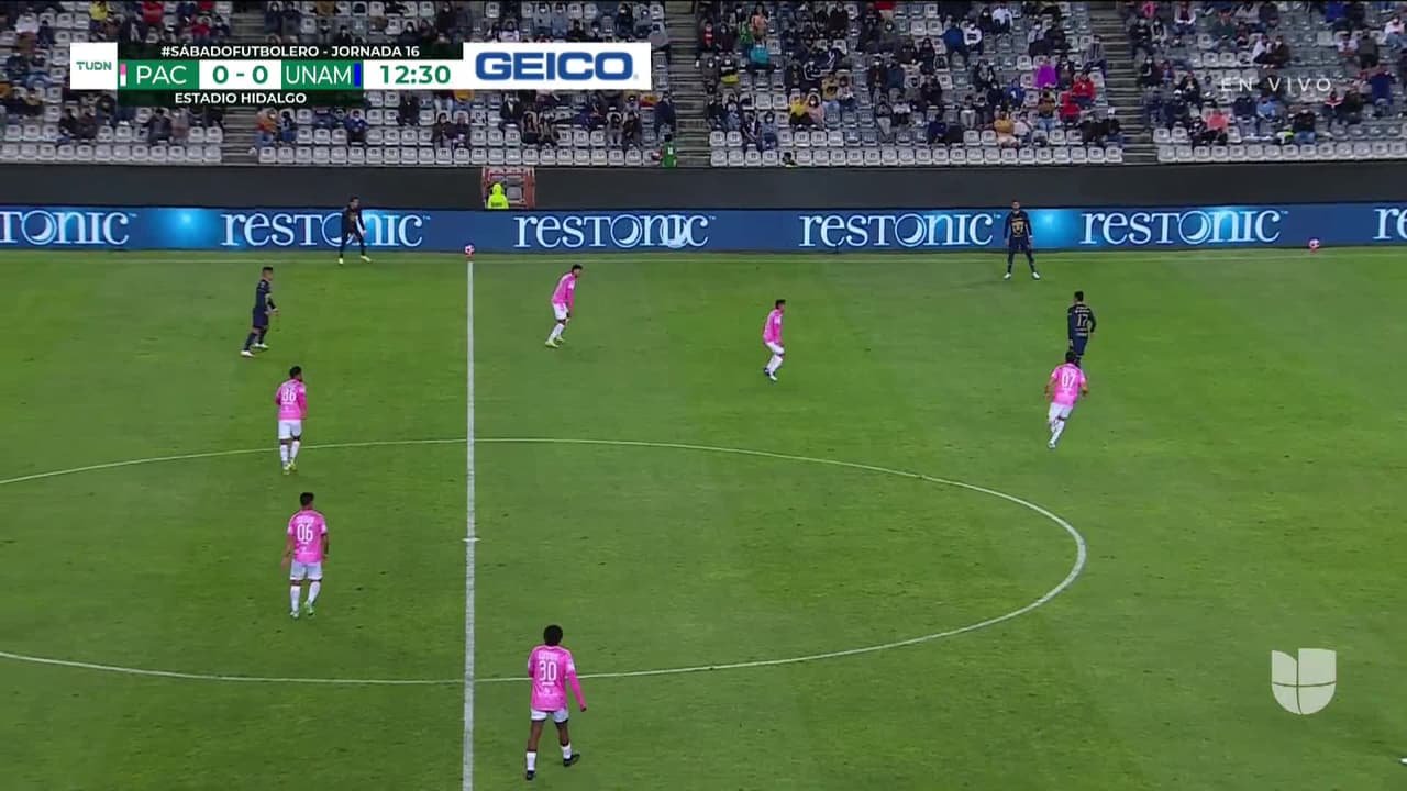 ¡TIRO ATAJADO! disparo por Nicolás Ibáñez.