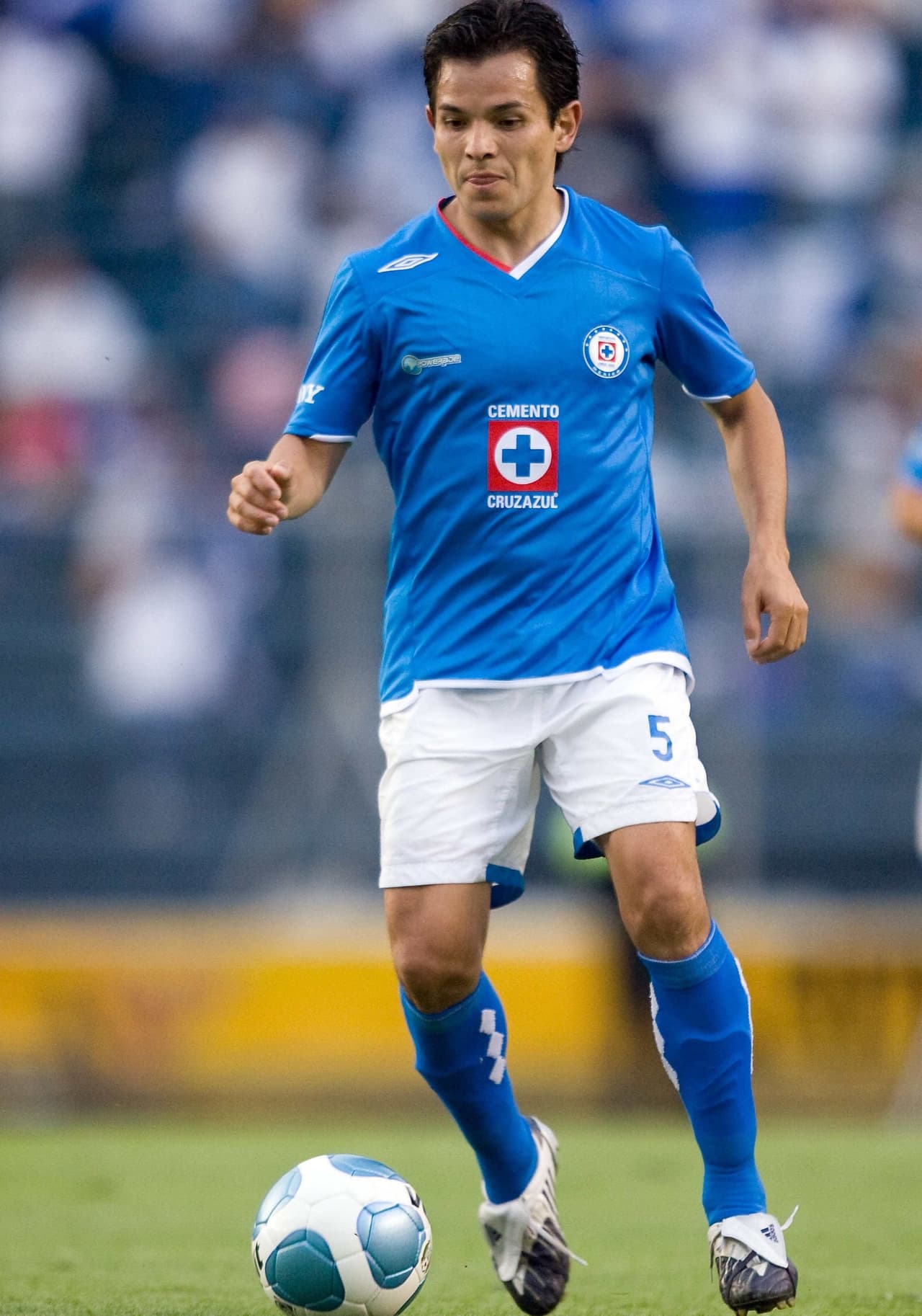 Y see puso la camiseta celeste en el 2010.