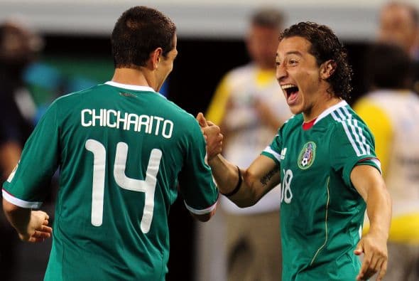 Hasta Andrés Guardado no podía contener la carcajada por lo pícaro que ha vuelto el atacante del Manchester United.