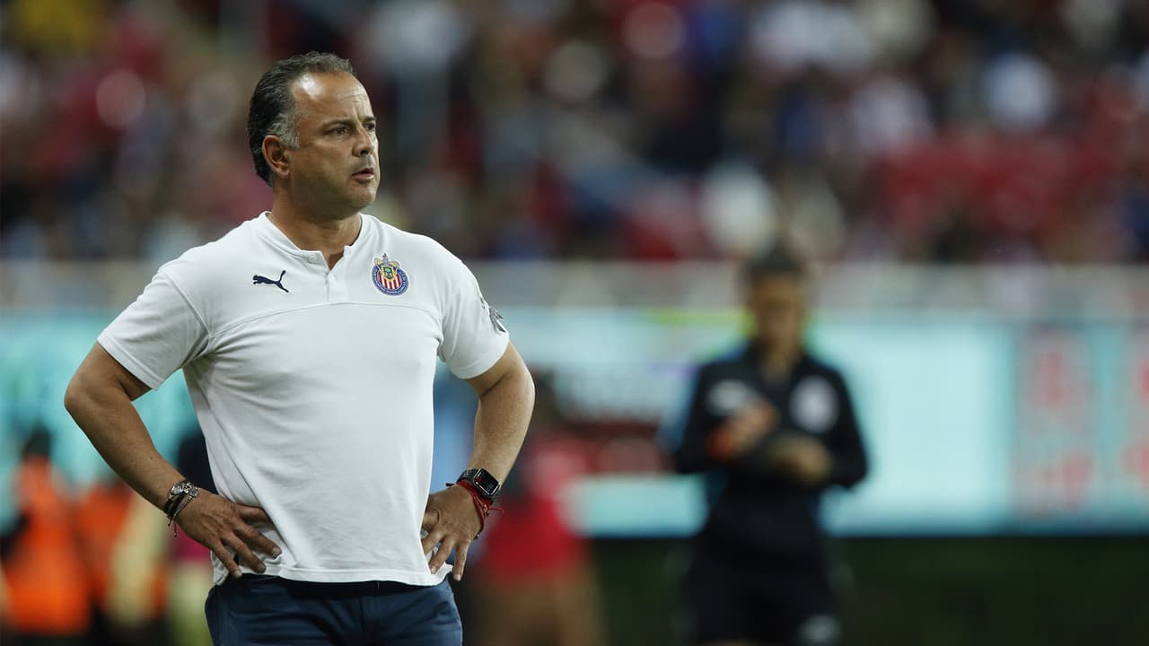 Chivas Femenil despide al técnico Ramón Villa Zevallos