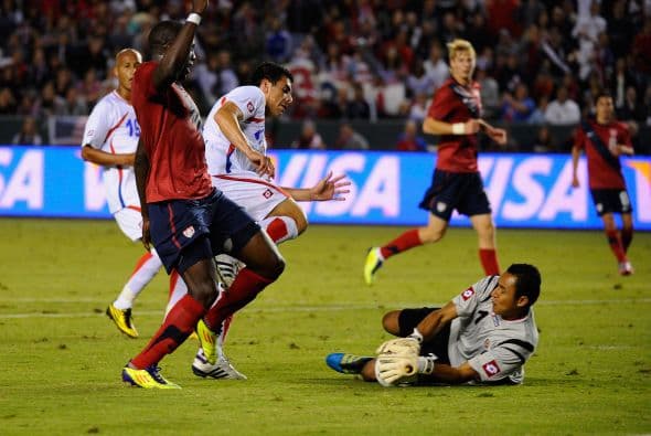 Los primeros minutos fueron para los locales con oportunidades de Altidore y Donovan.