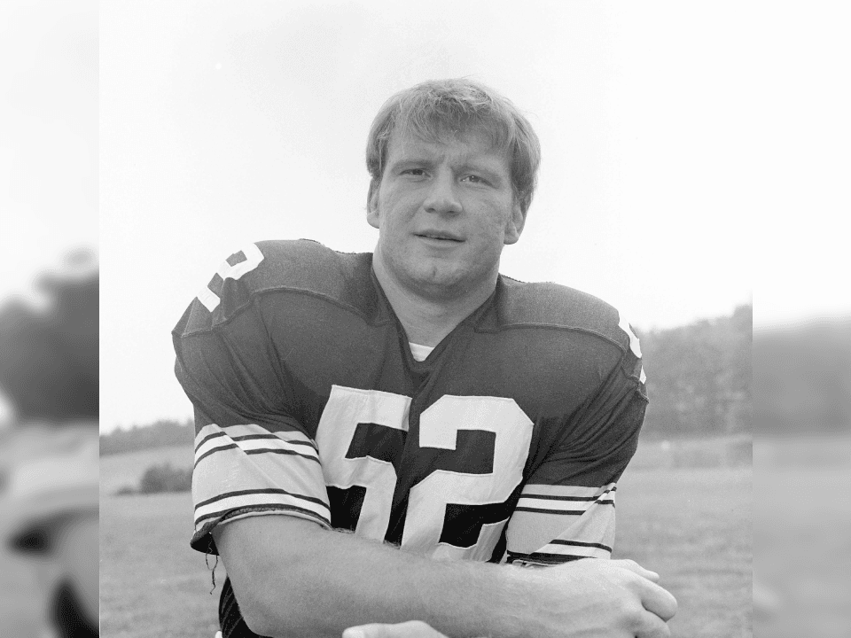 Webster era jugador de los Pittsburgh Steelers, miembro del Salón de la Fama de la NFL y el mejor centro en la historia de la NFL