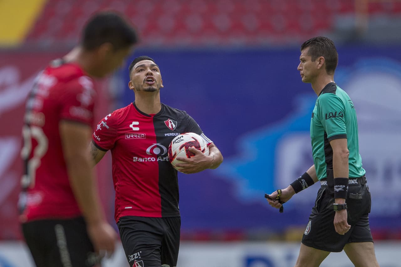 Hacia el final de la primera mitad, Atlas estaba más ceca de romper el cero en el marcador.