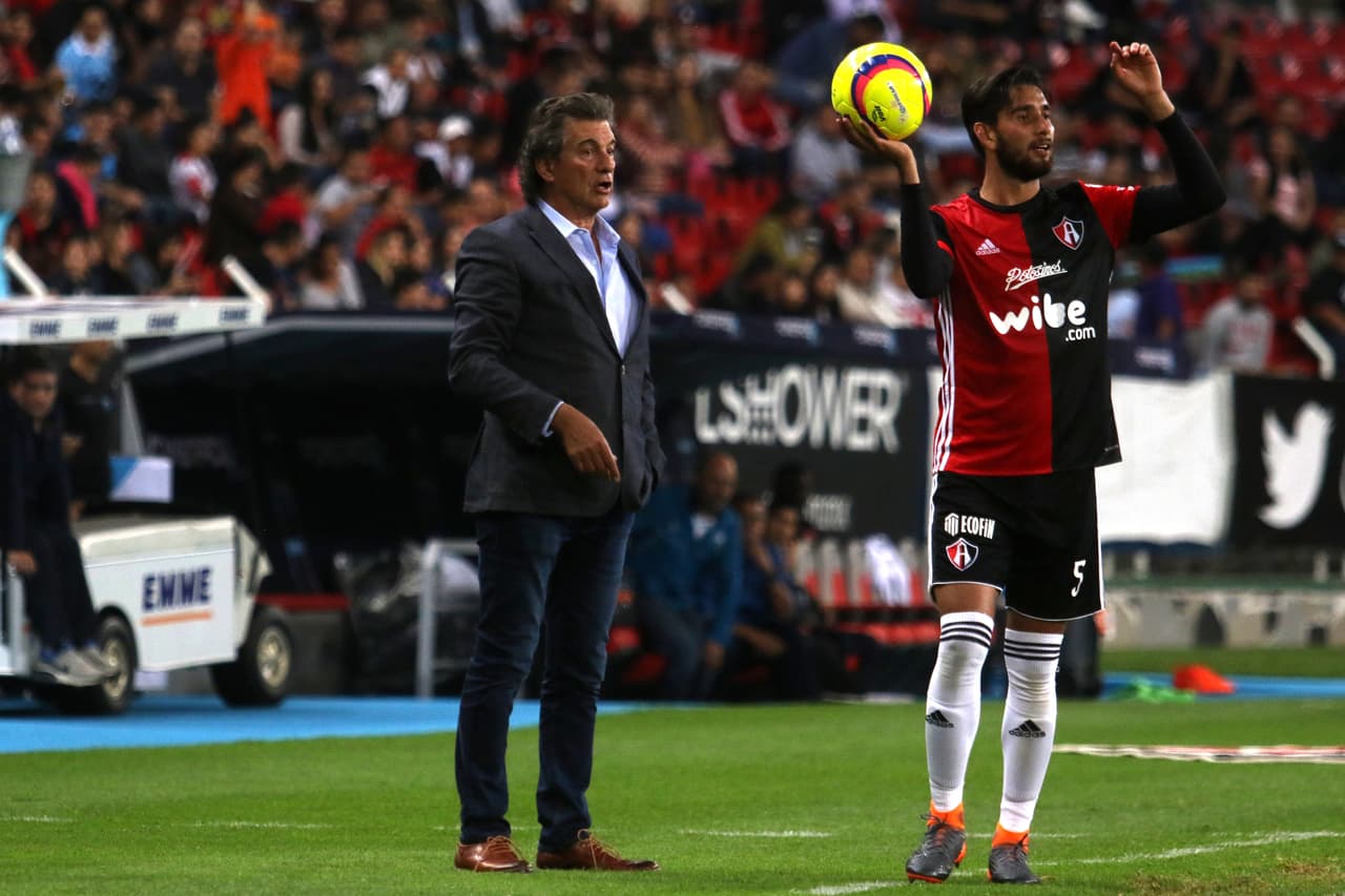 La estrategia no le funcionó a los rojinegros que tuvieron que ver cómo su rival de turno no solo le arrebató los puntos sino el liderato del grupo 7.