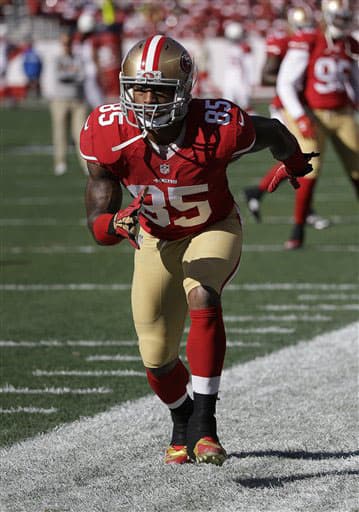 Vernon Davis, San Francisco 49ers ala cerrada.