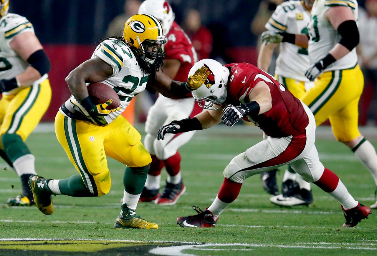 Los Packers trataron de establecer el ataque por tierra mediante Eddie Lacy quien sumó 89 yardas en 12 acarreos.