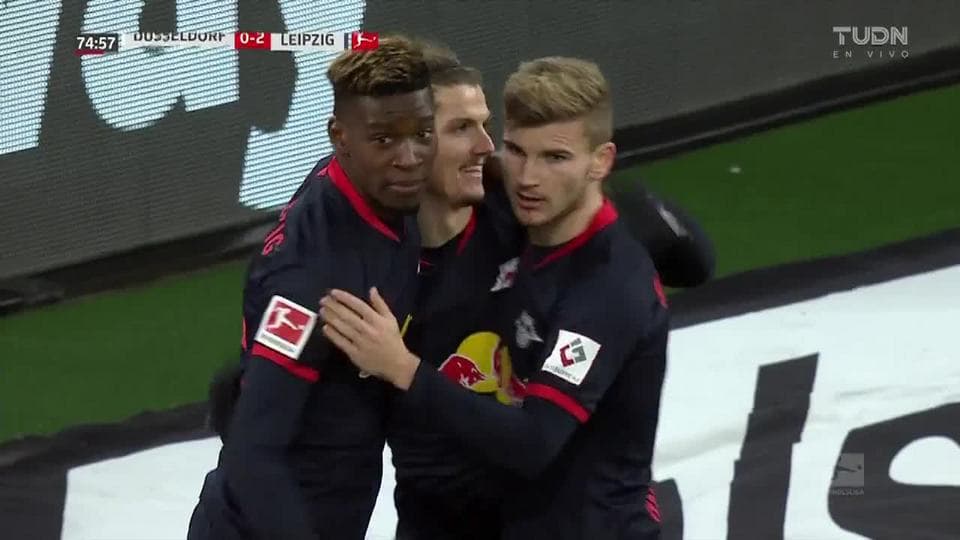 ¡GOOOL! Nordi Mukiele anota para RB Leipzig