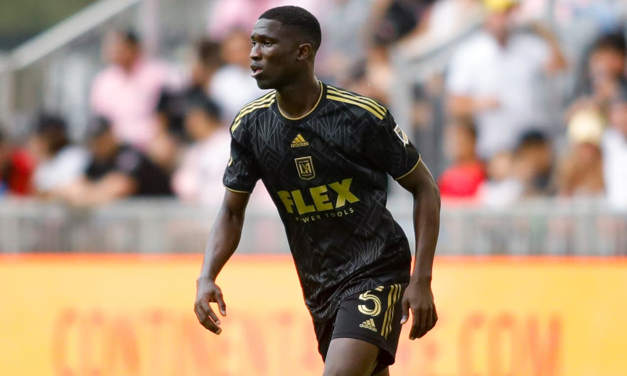 ¿Hacia el Submarino Amarillo? Colega de Carlos Vela, cerca del Villarreal