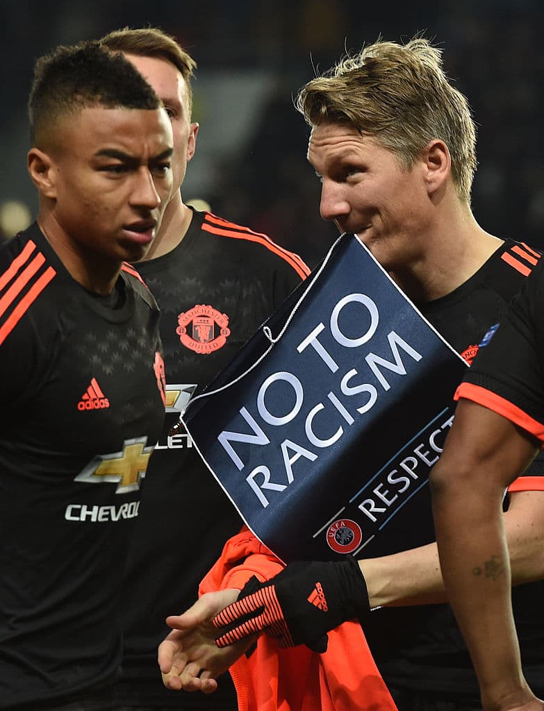 Cuando jugadores son sujetos a abusos por aficionados, la FIFA ya tiene un proceso ascendente de tres etapas para la respuesta de los árbitros, incluyendo la suspensión de partidos. Eso se aplica a todos los partidos eliminatorios para la Copa del Mundo de 2022.