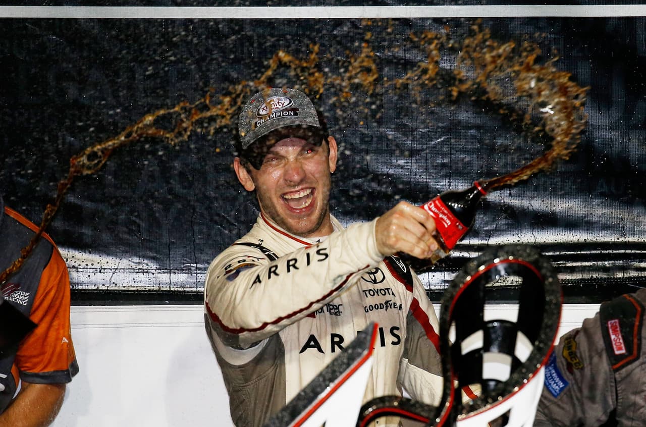 A sus 16 años, participó en la categoría preliminar de NASCAR México, Mini-Stocks. En ese 2008 se convirtió en el piloto más joven en ganar una carrera.
<br>