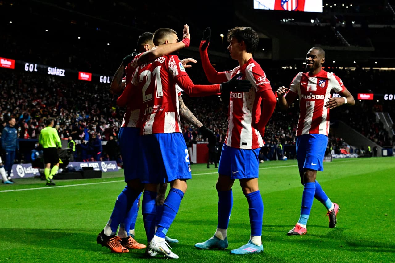 El Atlético de Madrid goleó al Alavés con sendos dobletes de Joao Félix y Luis Suárez.