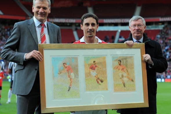 La directiva y cuerpo técnico le entregó varios reconocimientos a su gran carrera, toda con los 'Red Devils'.