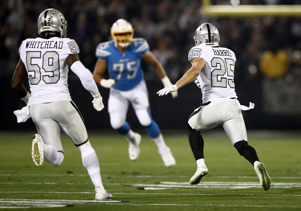 Los Ángeles Chargers 24-26 Oakland Raiders. Philip Rivers no pudo con la presión de Oakland, lo interceptaron tres veces.