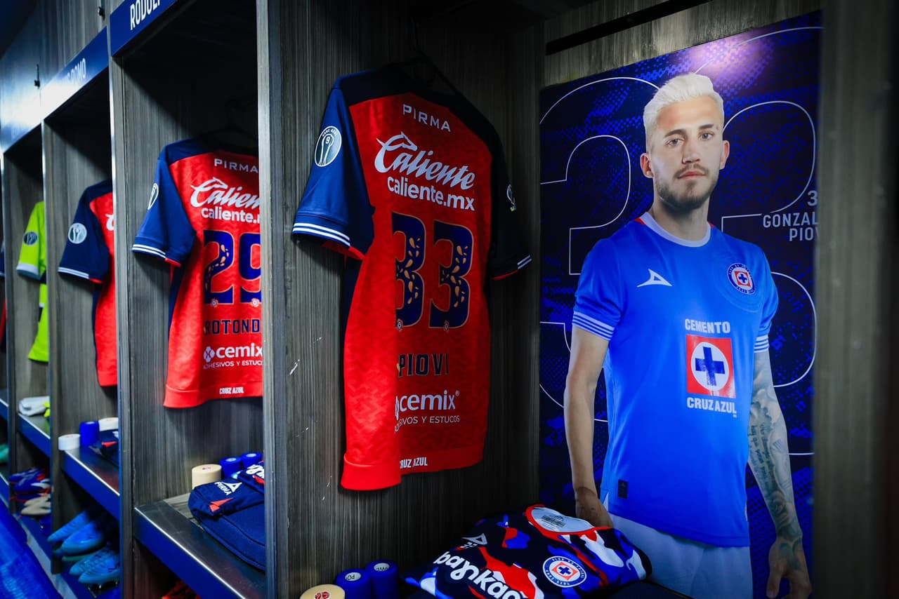 ¿Sin centro delantero? Cruz Azul sorprende con alineación ante Santos