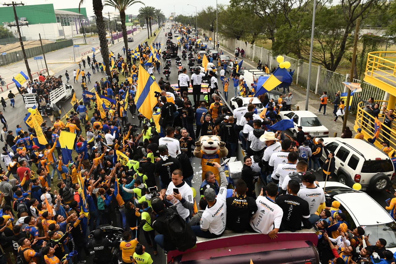 Tigres desfiló por las calles de Monterrey como campeón del Apertura 2017.