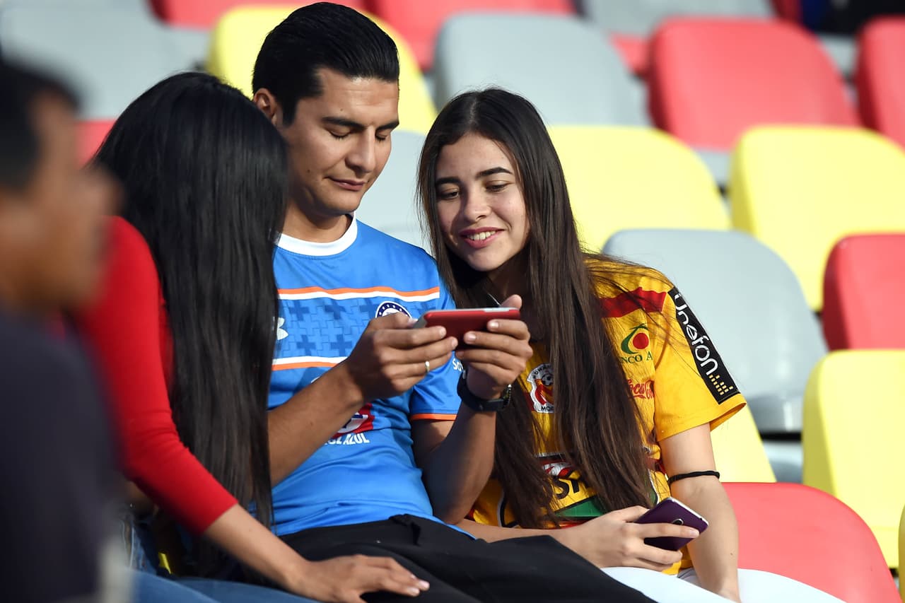 El colorido vistió el estadio Morelos para el partido entre Monarcas y Cruz Azul, duelo de la Jornada 17 clave con miras a los últimos cupos de la Liguilla del Apertura 2018.