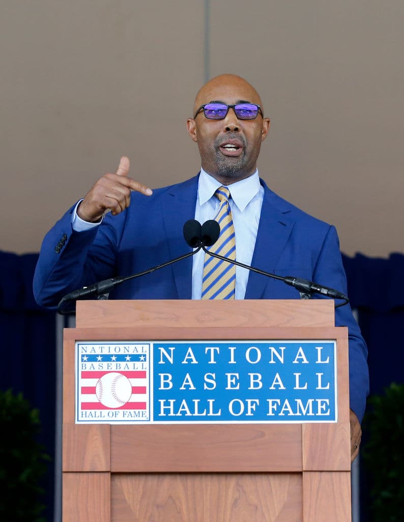 Harold Baines es el otro miembro de reciente ingreso al recinto de los inmortales del béisbol. Jugó de 1980 a 2001 con siete equipos, siendo los Chicago White Sox con los que se ha sentido más identificado y con quienes en 2005 capturó el título de Serie Mundial. Baines se desempeñó como outfielder y bateador designado. Acabó con 2,866 imparables, 1,628 empujadas y 384 cuadrangulares.