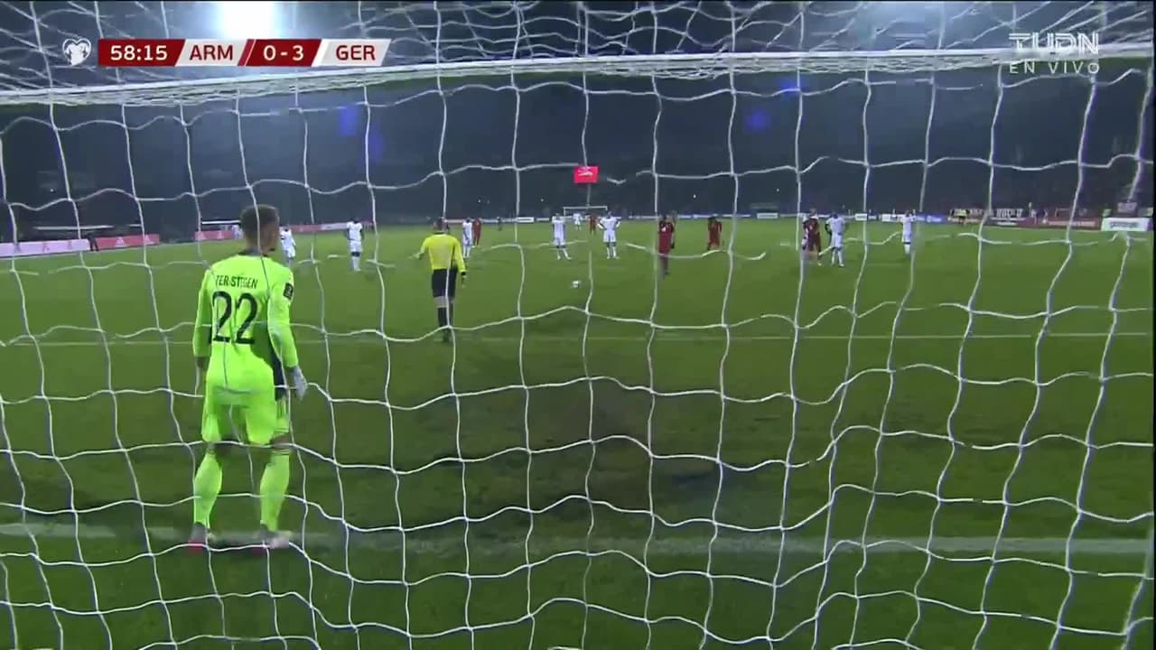 ¡GOL!  anota para Armenia. Henrikh Mkhitaryan