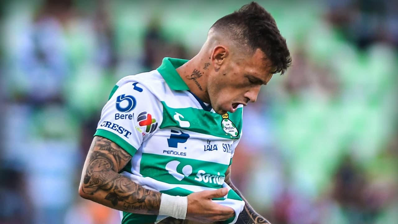 Balacean auto de Brian Lozano en sus vacaciones